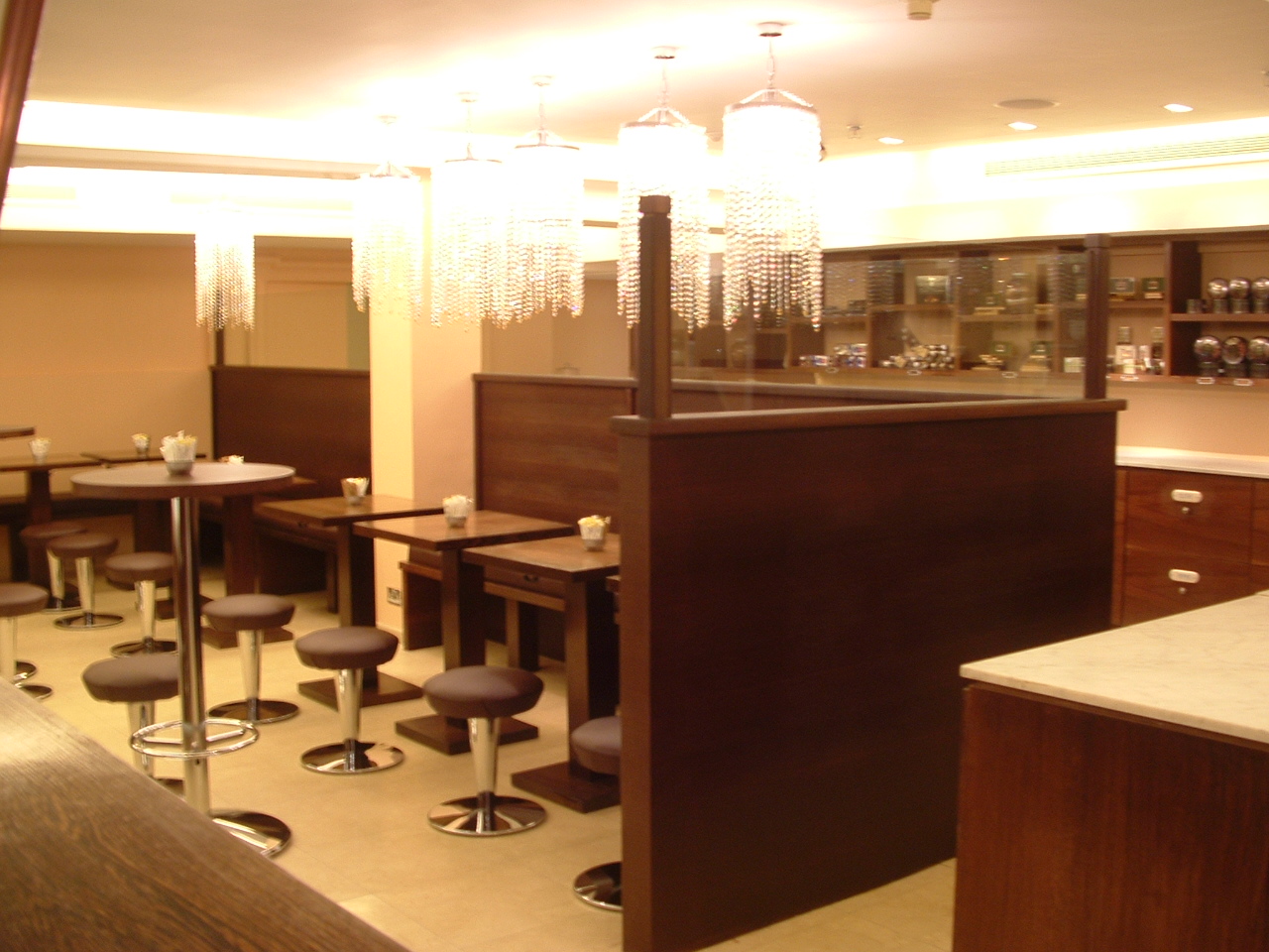 Elgin-avenue-and-Harrods-chocolate-bar-009