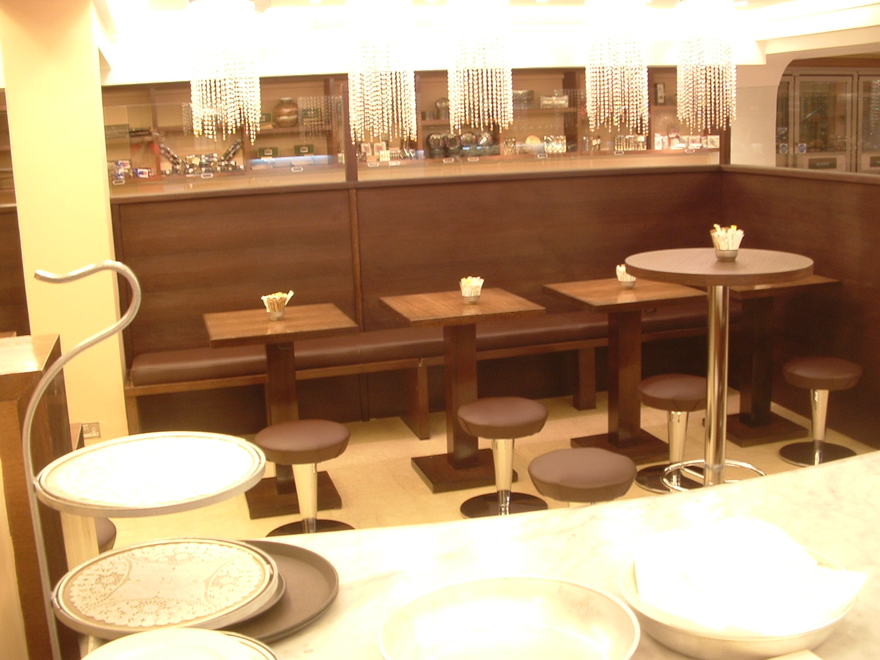 Elgin-avenue-and-Harrods-chocolate-bar-013